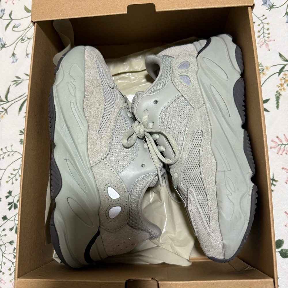 Yeezy 700